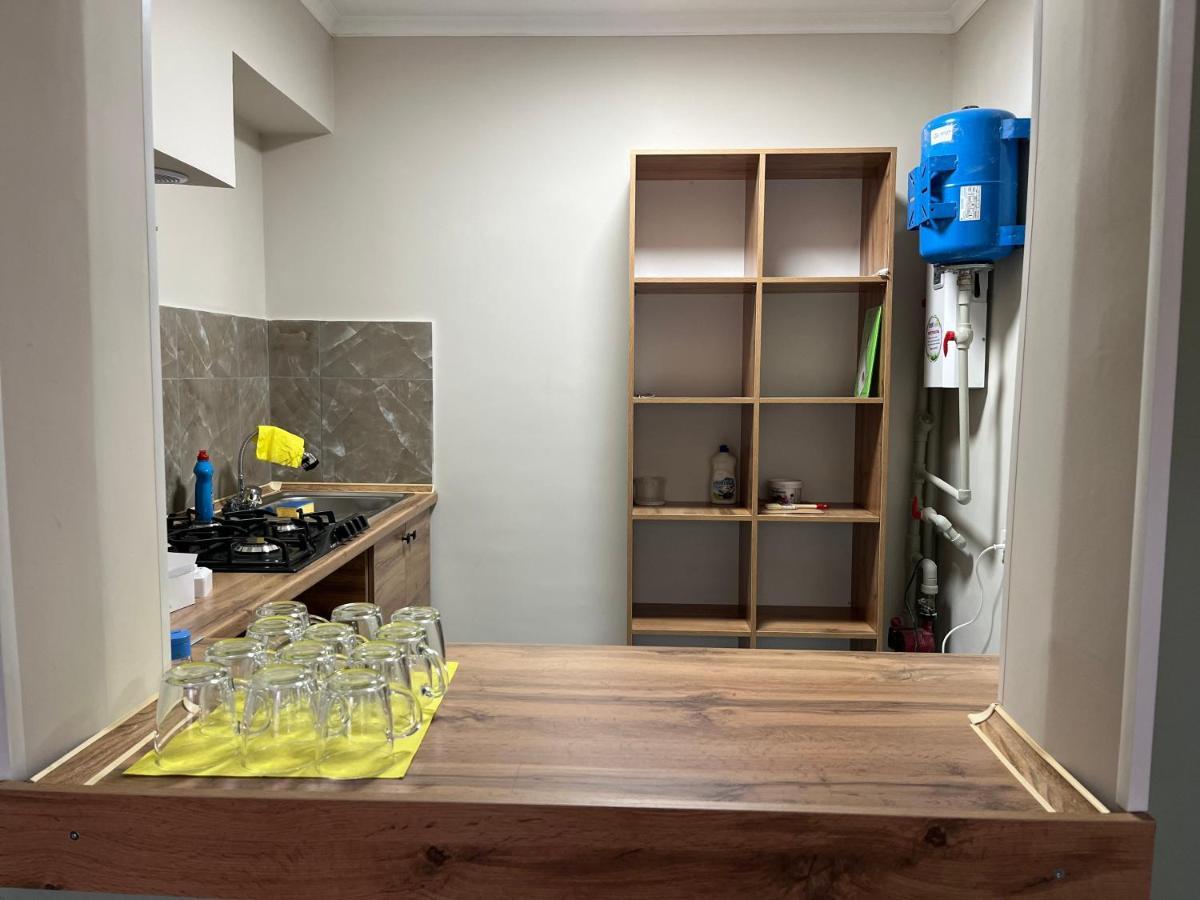 Hostel Nomad Алмати Екстер'єр фото