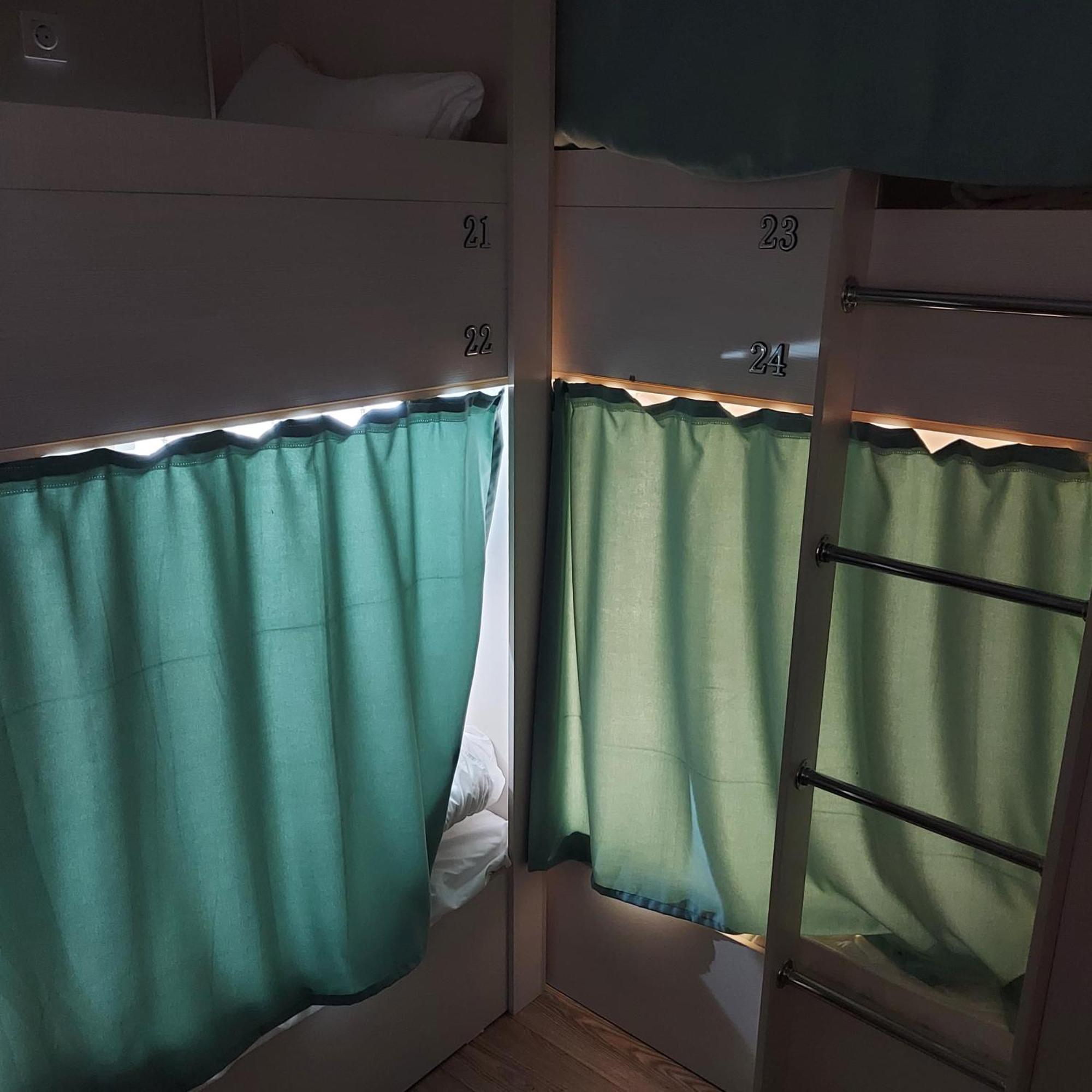 Hostel Nomad Алмати Екстер'єр фото