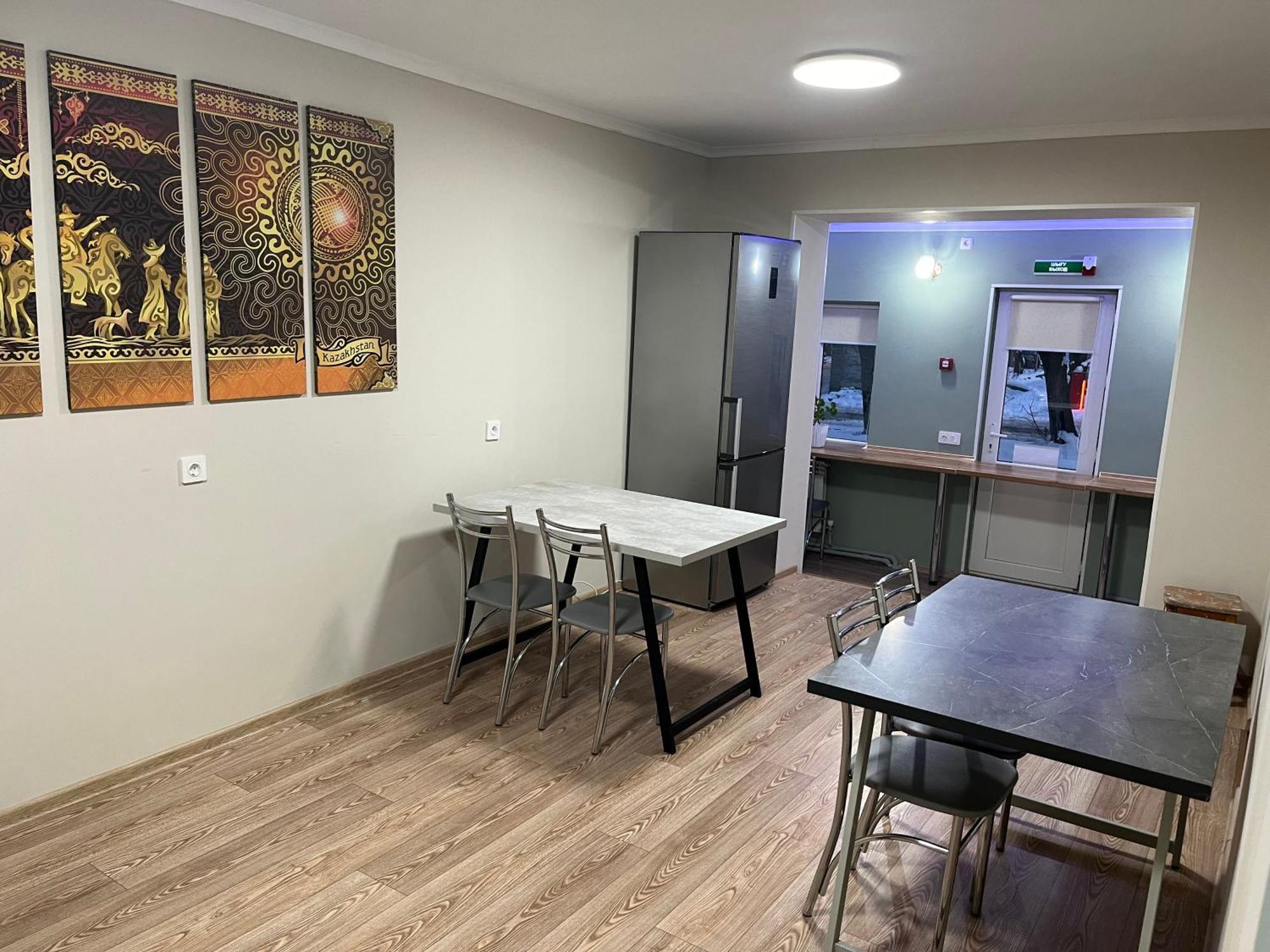 Hostel Nomad Алмати Екстер'єр фото