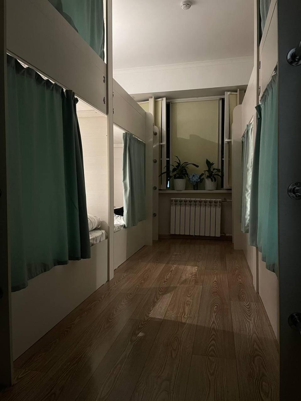 Hostel Nomad Алмати Екстер'єр фото