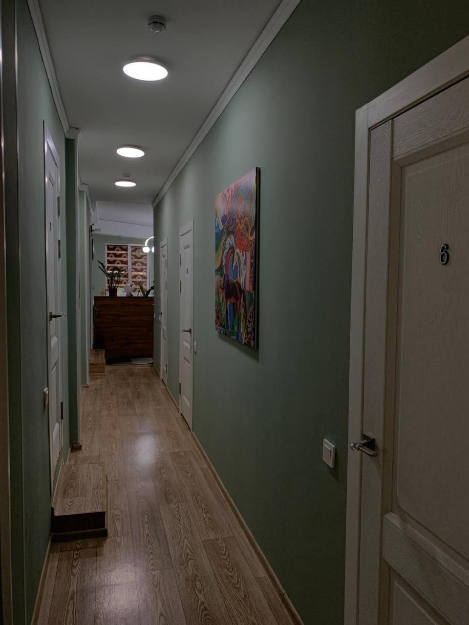 Hostel Nomad Алмати Екстер'єр фото