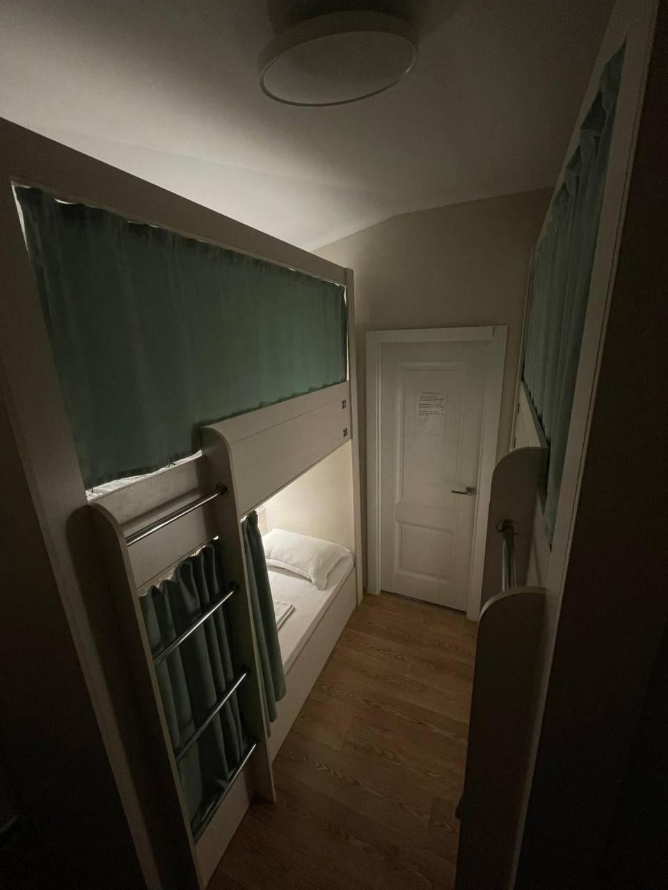 Hostel Nomad Алмати Екстер'єр фото