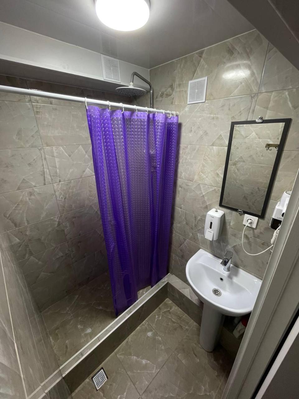 Hostel Nomad Алмати Екстер'єр фото