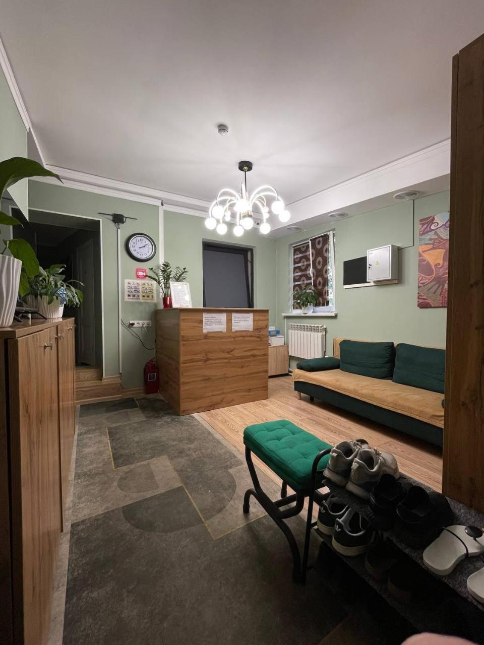 Hostel Nomad Алмати Екстер'єр фото